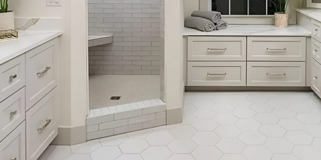 Honeycomb patterned tile in bathroom