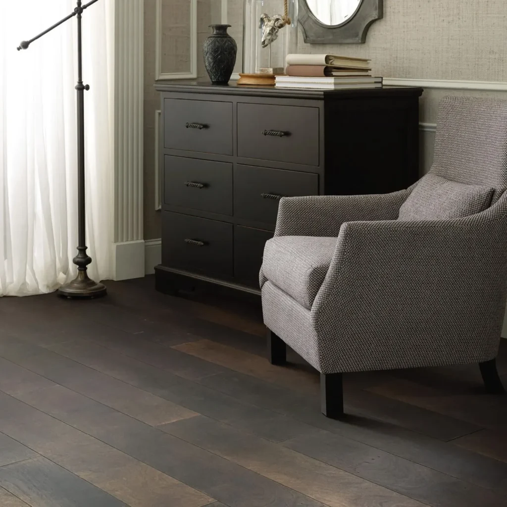 dark hardwood floors in sitting area